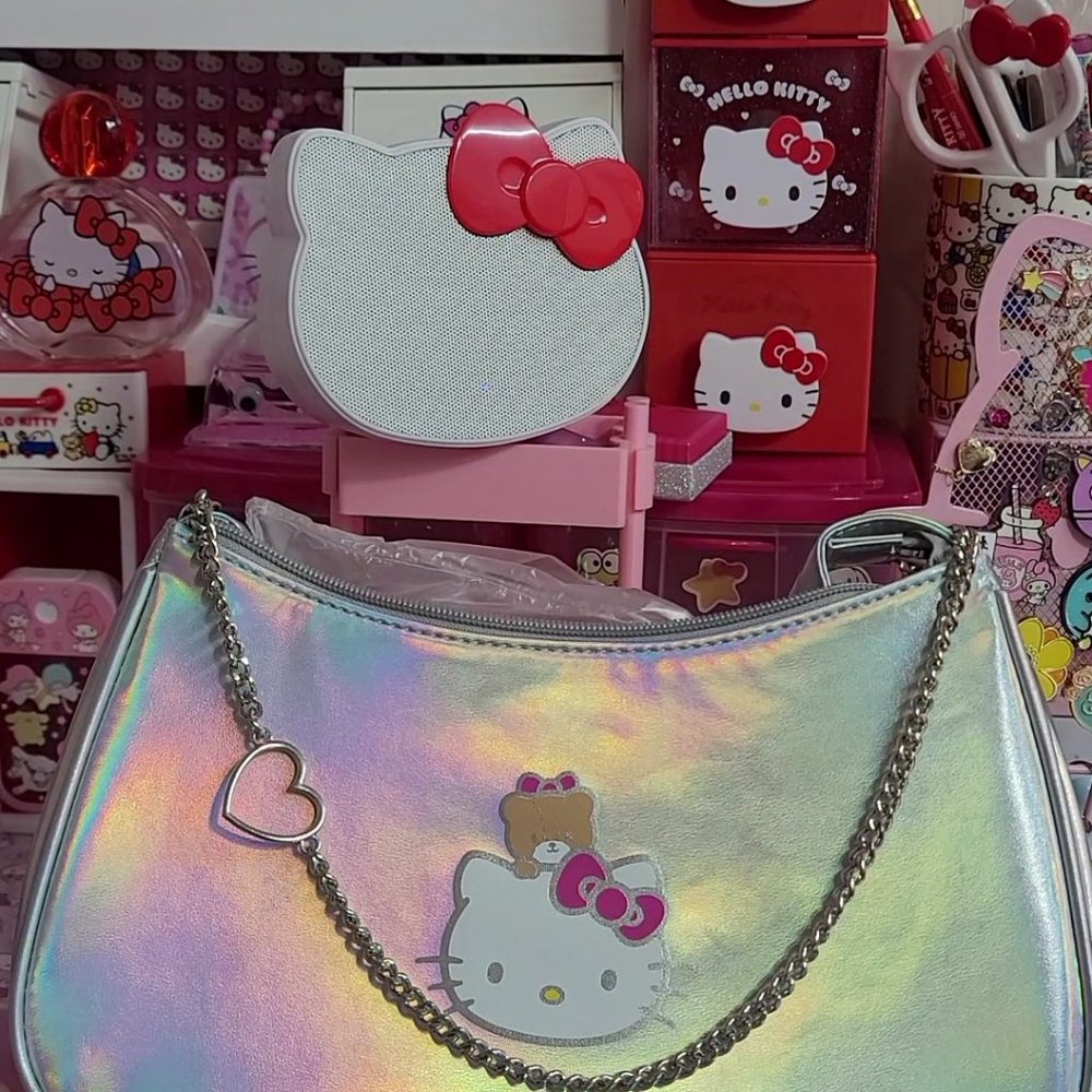 Hello Kitty & Friends Heart & Chain Decor Holographic Baguette Bag